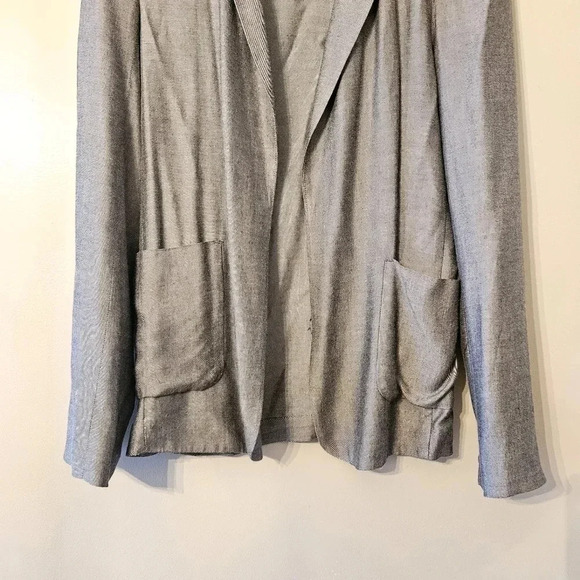 Aritzia Talula Women's Kent lightweight Classy Casual Blazer Light Grey Size 2. - Picture 10 of 12